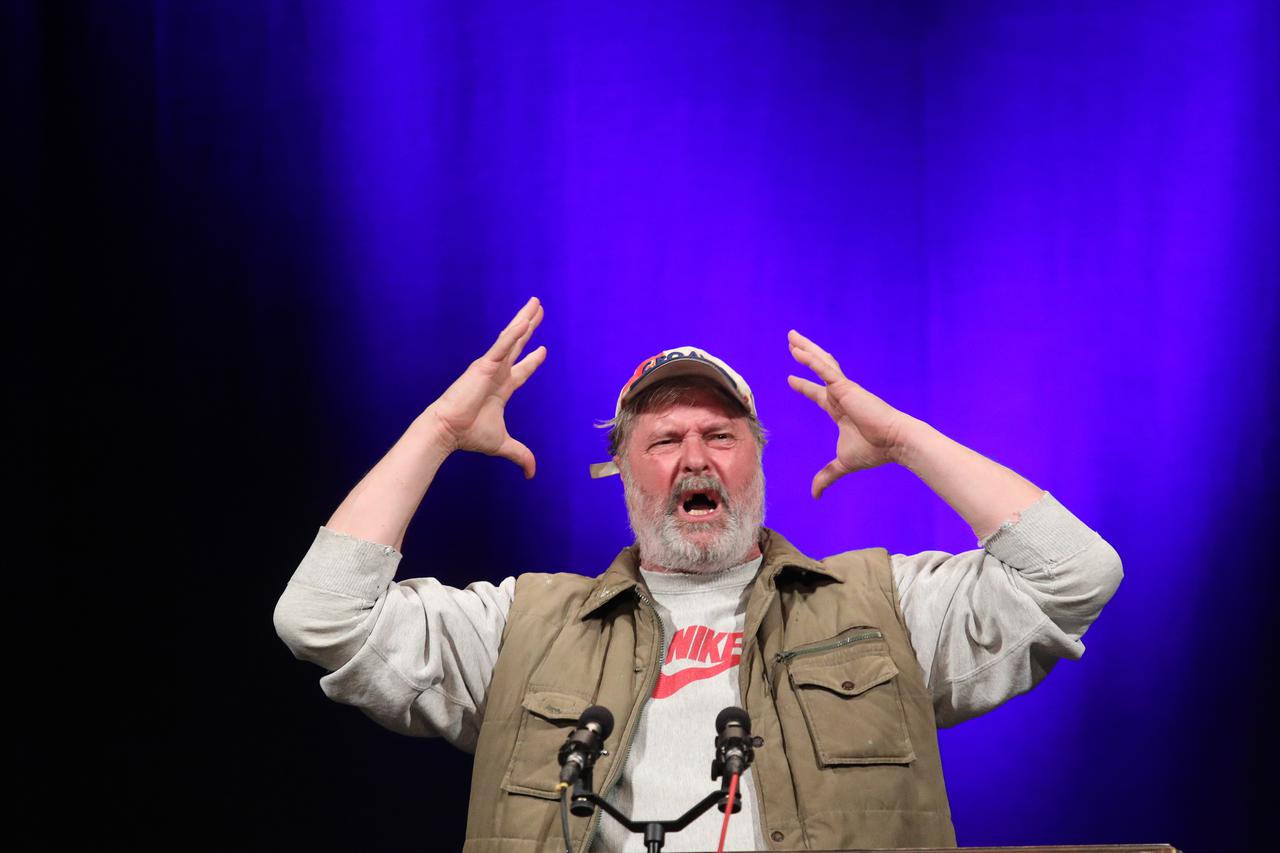 Šibenik: Enio Meštrović nastupio s predstavom "Oči uoči zgospod'non" 