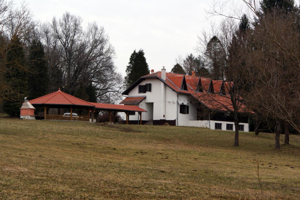 'unutrasnja, virovitica, bilogora, 16.02.2011. okupljaliste lovaca na virovitickoj bilogori, gdje se provodi slavlje nakon lova u organizaciji euromarketa, lovci s tog mjesta krecu i tu se vracaju sa 