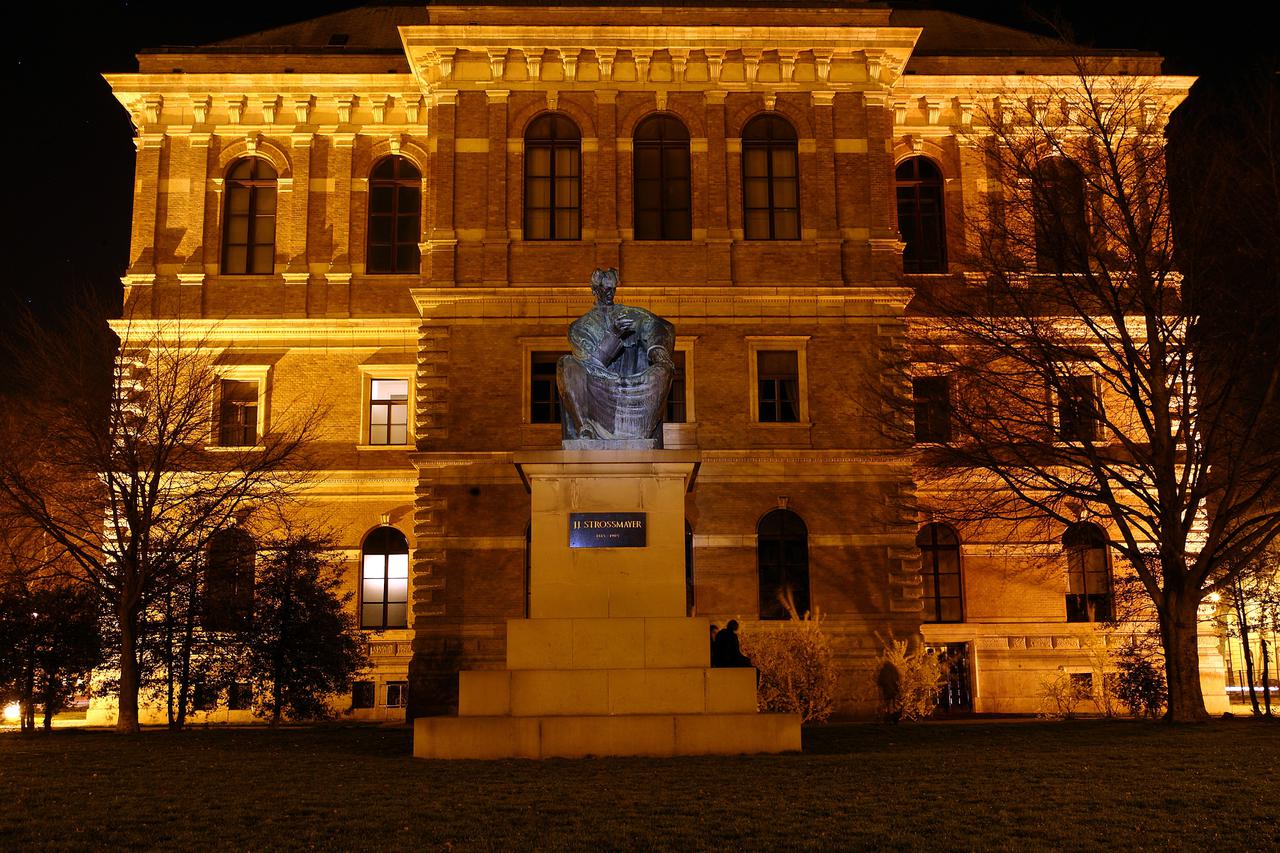 25.03.2011.,Zagreb - Spomenik Josipa Jurja Strossmayera na Trgu Josipa Jurja Strossmayera Photo: Zeljko Hladika/PIXSELL
