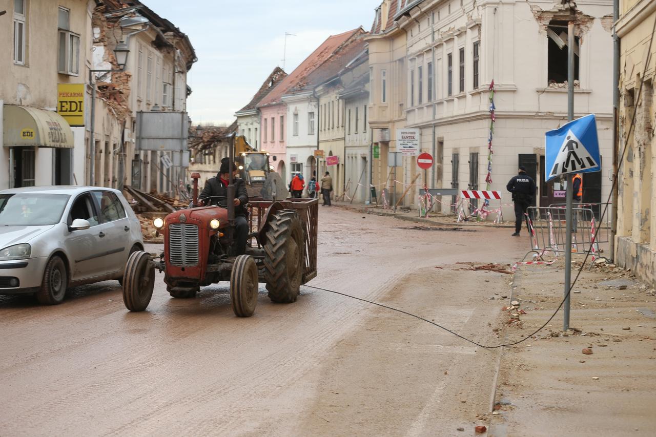Sanacija posljedice potresa u centru Petrinje