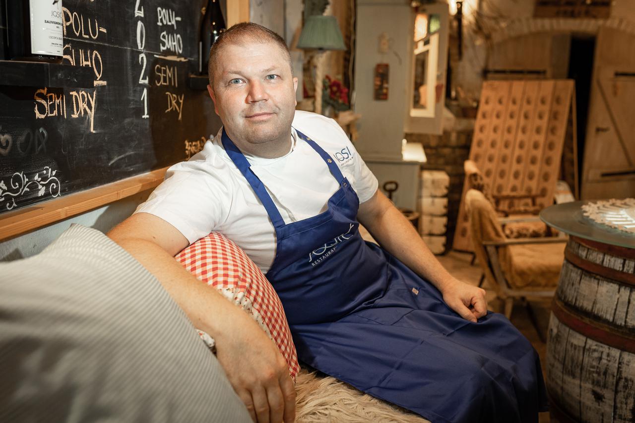 Kuhar hrvatske nogometne reprezentacije Tomica Đukić prešao u restoran Josić u Zmajevcu u vlasništvu Damira Josića