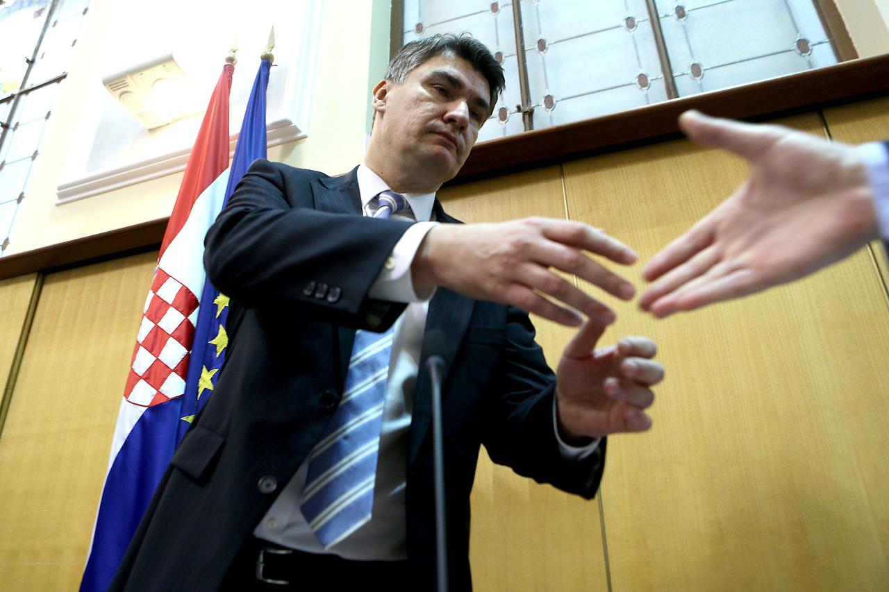 17.09.2014., Zagreb - Usvajanjem dnevnog reda i aktualnim prijepodnevom pocela je 14. sjednica Hrvatskog sabora. Premijer Zoran Milanovic.