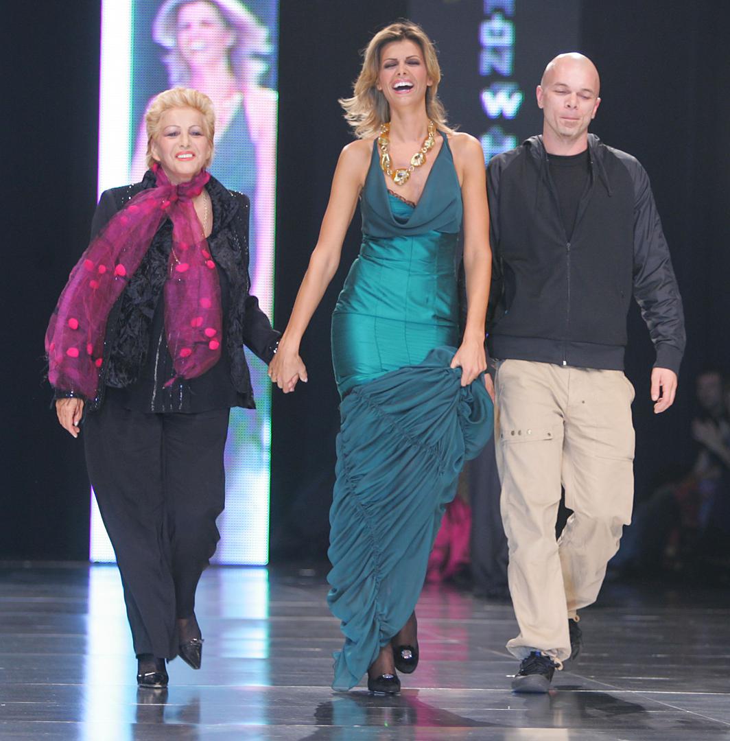  Predstavljala je Hrvatsku na izboru za Miss svijeta 1995. godine. U studenom 1995. otputovala je u Južnoafričku Republiku na Izbor za Miss svijeta, noseći haljinu Branke Donassy koja je proglašena najljepšom na natjecanju.