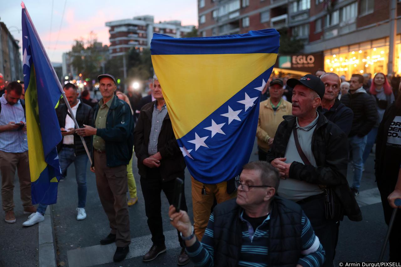 Sarajevo: Prosvjed građana ispred zgrade ureda Visokog Predstavnika u BiH