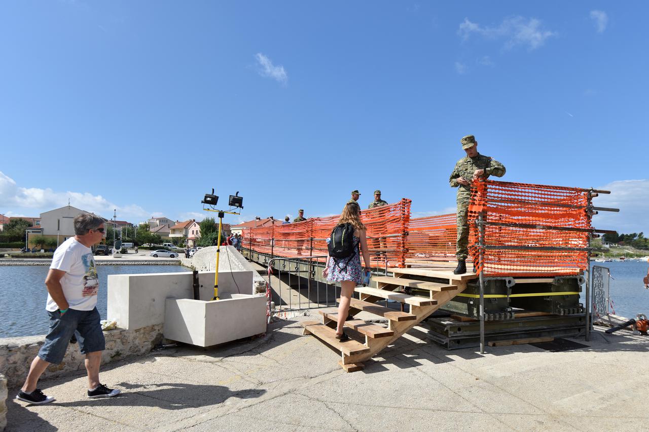 Nin: Vojnici postavili montažni pješački most