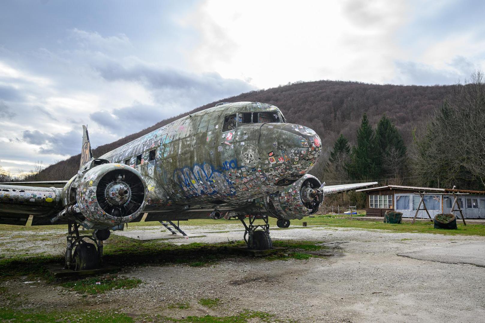 A onda je 2016. godine jedan film sve promijenio. Vojna baza u Željavi poslužila je za snimanje filma "Houston, We Have a Problem!“, slovenskog redatelja Žige Virca i (ponovno) postala poznata. 

