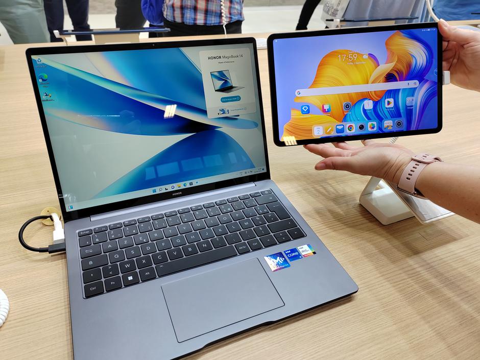 HONOR MagicBook 14 i  HONOR Pad 8