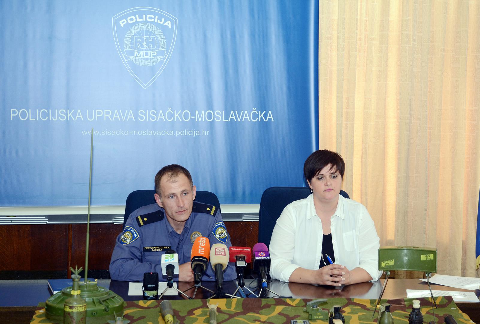 Zbog toga policija napominje kako se akcija nastavlja i apelira na građane da zbog sigurnosti ubojita sredstva ne donose u policiju...