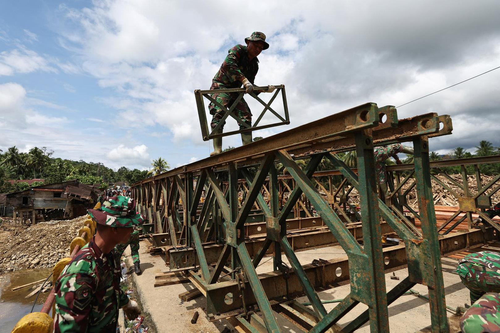 Sezona kiša u Indoneziji, u pravilu najintenzivnija između studenog i travnja, često je uzrok velikih poplava. 