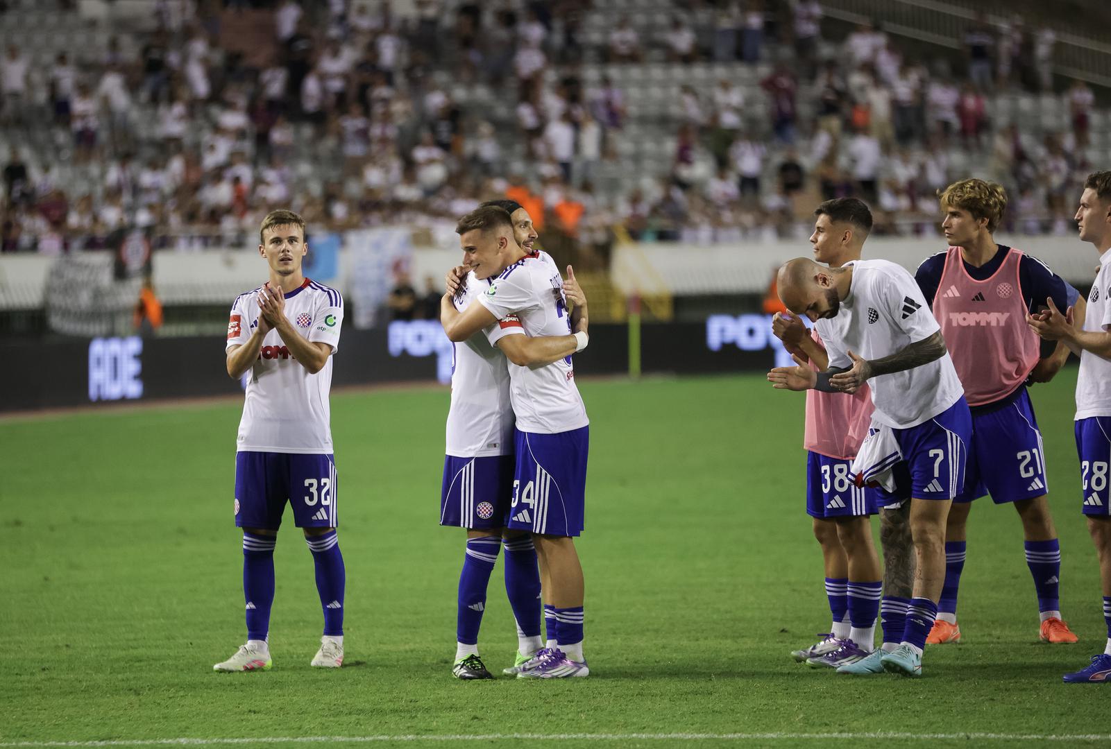No, jasno će biti i igračima Hajduka da posao još ni izbliza nije gotov. Sad ih čeka teško gostovanje na albanskom Nacionalnom stadionu u Tirani gdje će ovu prednost trebati obraniti.