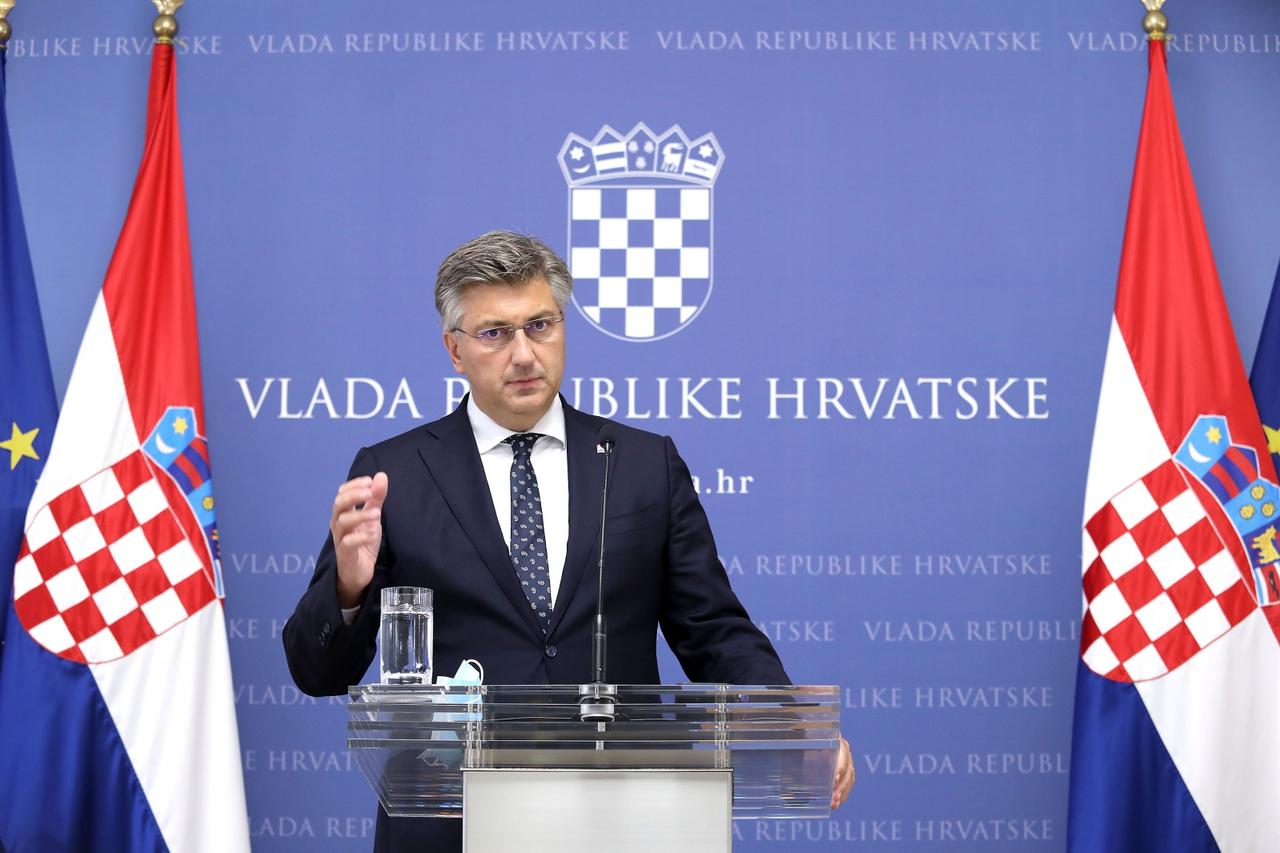 Zagreb: Andrej Plenković dao izjavu medijima nakon sjednice Znanstvenog savjeta