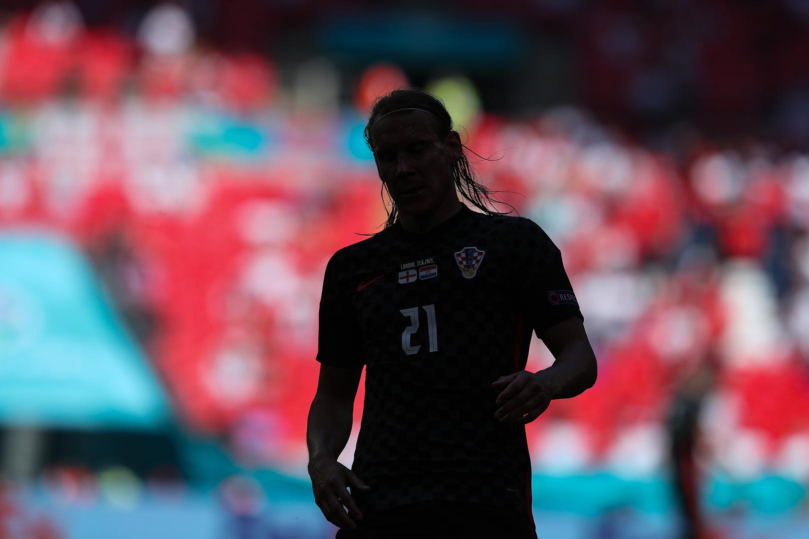 Sport je često težak, nepredvidljiv i sa sobom nosi razne emocije - od neizmjerne sreće do ogromne tuge. Nije ni čudo što nogometaši čine sve što mogu kako bi bili najbolji, od prehrane do treninga i krajnje čudnih napora. Igrači toliko žele pobijediti u utakmicama da se često okreću raznim ritualima prije utakmice u nadi da će im to dati prednost na terenu. A, ako mislite da će nešto tako jednostavno kao što je zadržavanje istog sjedala u momčadskom autobusu utjecati na rezultat, pričekajte dok ne pročitate koliko daleko su neki igrači išli kako bi osigurali pobjedu, piše KhelNow. 