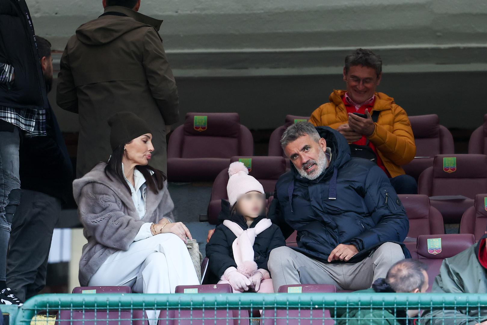 Sa Zoranom je u društvu bila partnerica Senka Mandić, koja je bivšeg trenera Dinama upoznala u Dubaiju, gdje je radila u restoranu. 