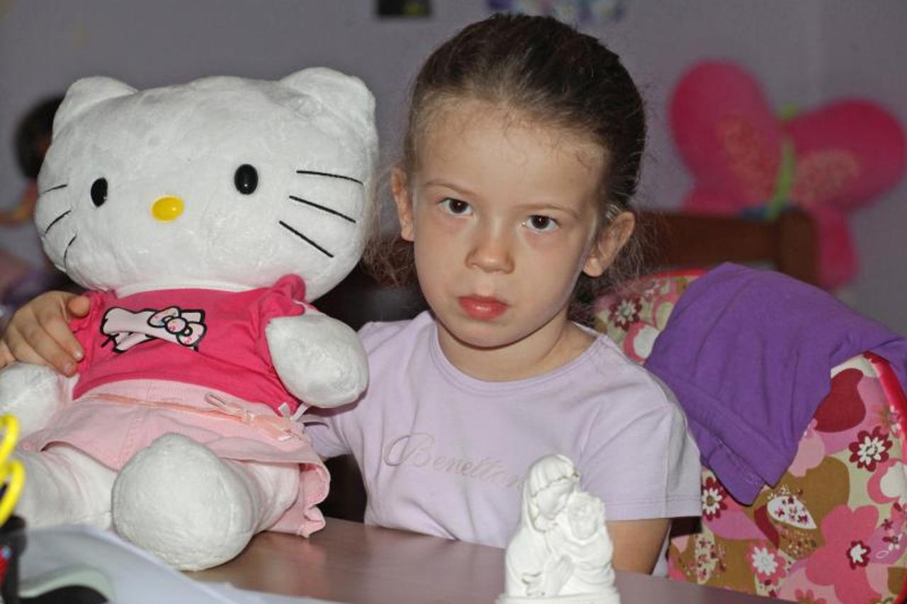 '12.09.2012., Zadar - Petogodisnjoj Stephanie Milda iz Zadra pocetkom ove godine postavljena je dijagnoza teske bolesti mozga, Arnold - Chiari malformacije, te joj je potrebno 250 tisuca dolara za ope