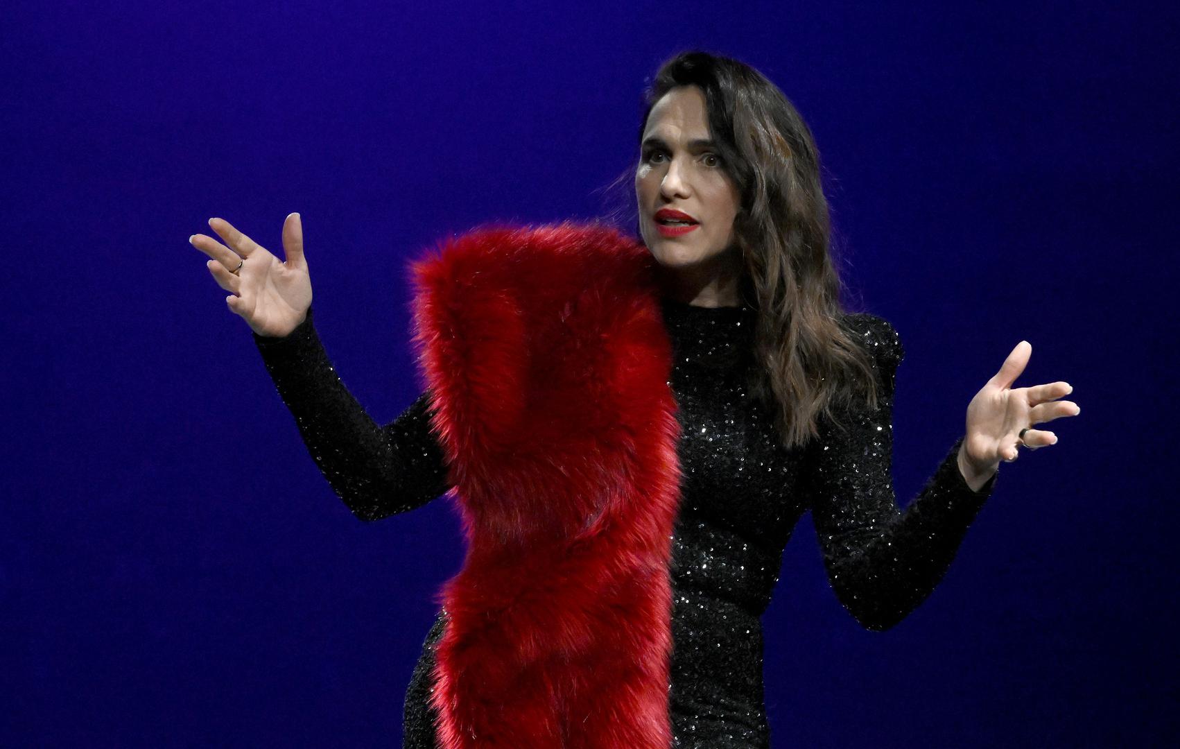 Autobiografska predstava Marijane Mikulić "MARE #zenamajkaglumica" premijerno je izvedena jučer u Maloj dvorani Vatroslava Lisinskog. Zbog velikog interesa dodani su novi datumi jer sve izvedbe su rasprodane, a nakon Zagreba izvest će ju i u Splitu