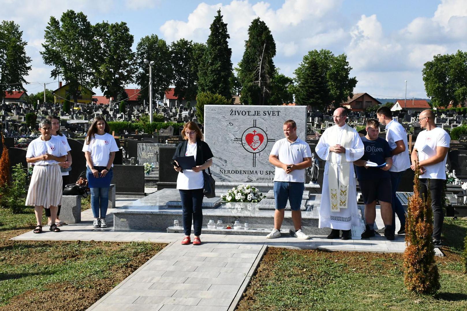 27.06.2024., Slavonski Brod - Blagoslov grobnice za nerodjenu djecu Udruge Betlehem Slavonski Brod na Gradskom groblju u Slavonskom Brodu. Photo: Ivica Galovic/PIXSELL