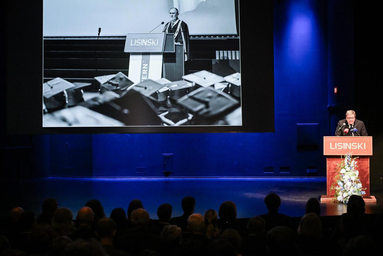 “Mi nismo, ali Vlatko je znao - sve i uvijek. Bio je prirodni lider, ne nametanjem nego primjerom, s razumijevanjem za teme od svakodnevnih sitnica do velikih pitanja svijeta”, rekao je.

