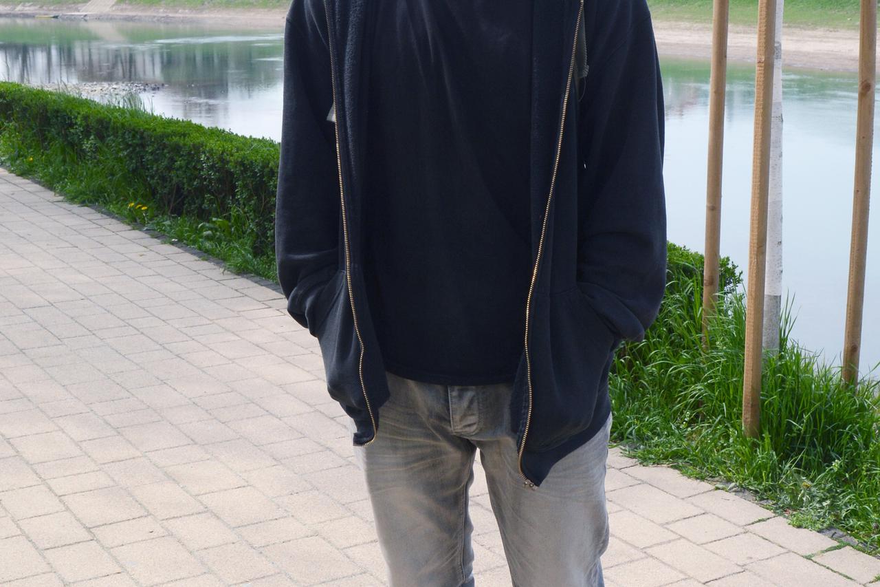 14.04.2015., Sisak - Za razliku od vecine svojih vrsnjaka mladi sisacki slikar Goran Njezic vjeruje da u svome gradu moze zivjeti i raditi. Photo: Nikola Cutuk/PIXSELL