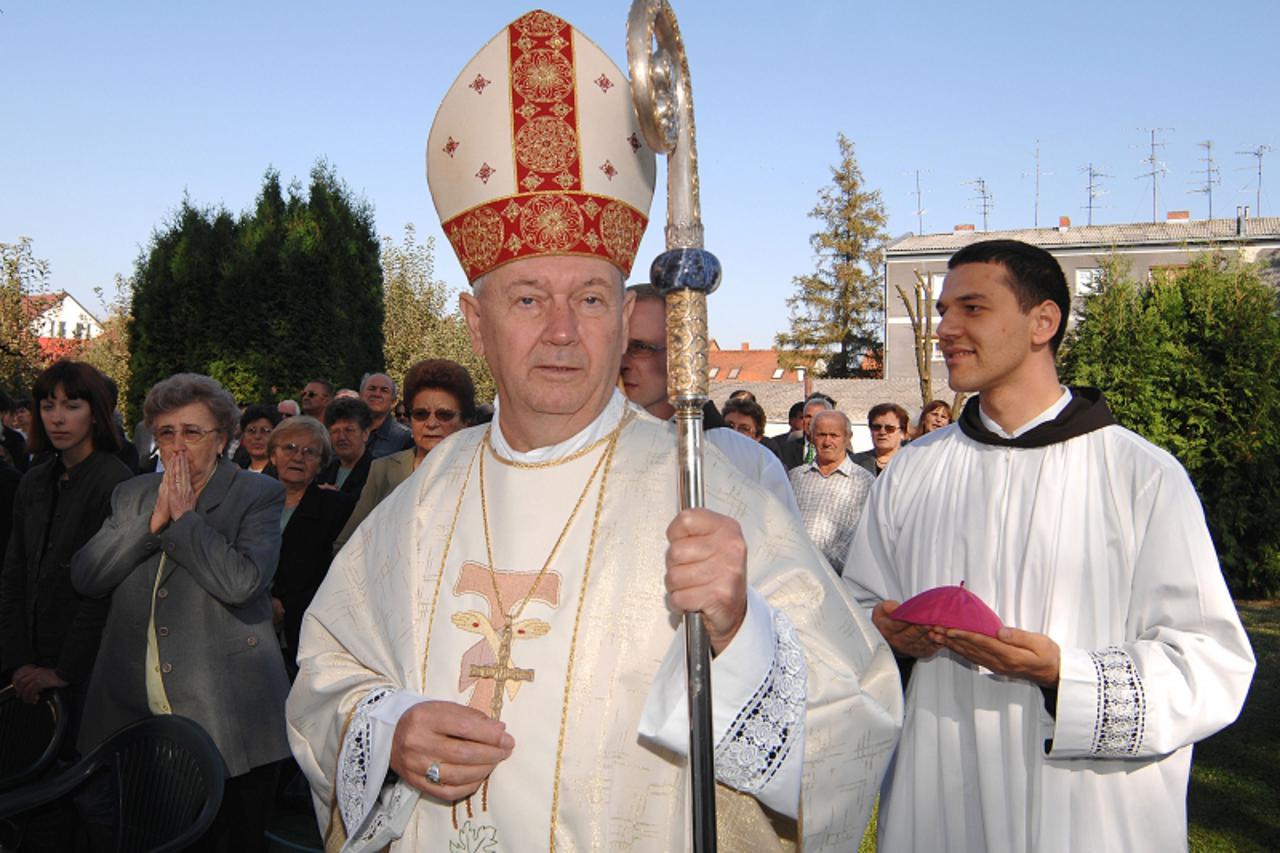 'VARAZDIN/MEDJIMURJE- 03.10.09., Cakovec, Hrvatska- Biskup Josip Mrzljak predvodio svetu misu povodom godisnjice franjevaca. Photo: Vjeran Zganec-Rogulja/VLM'