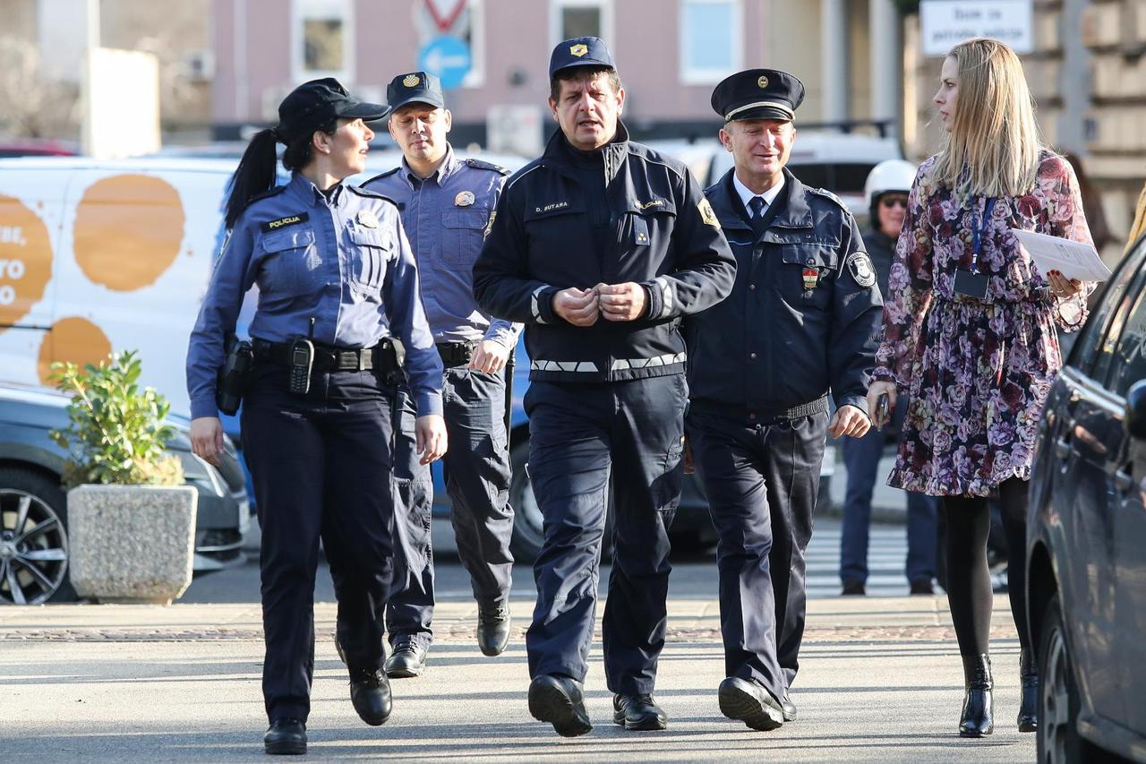 Strani policajci na Adventu