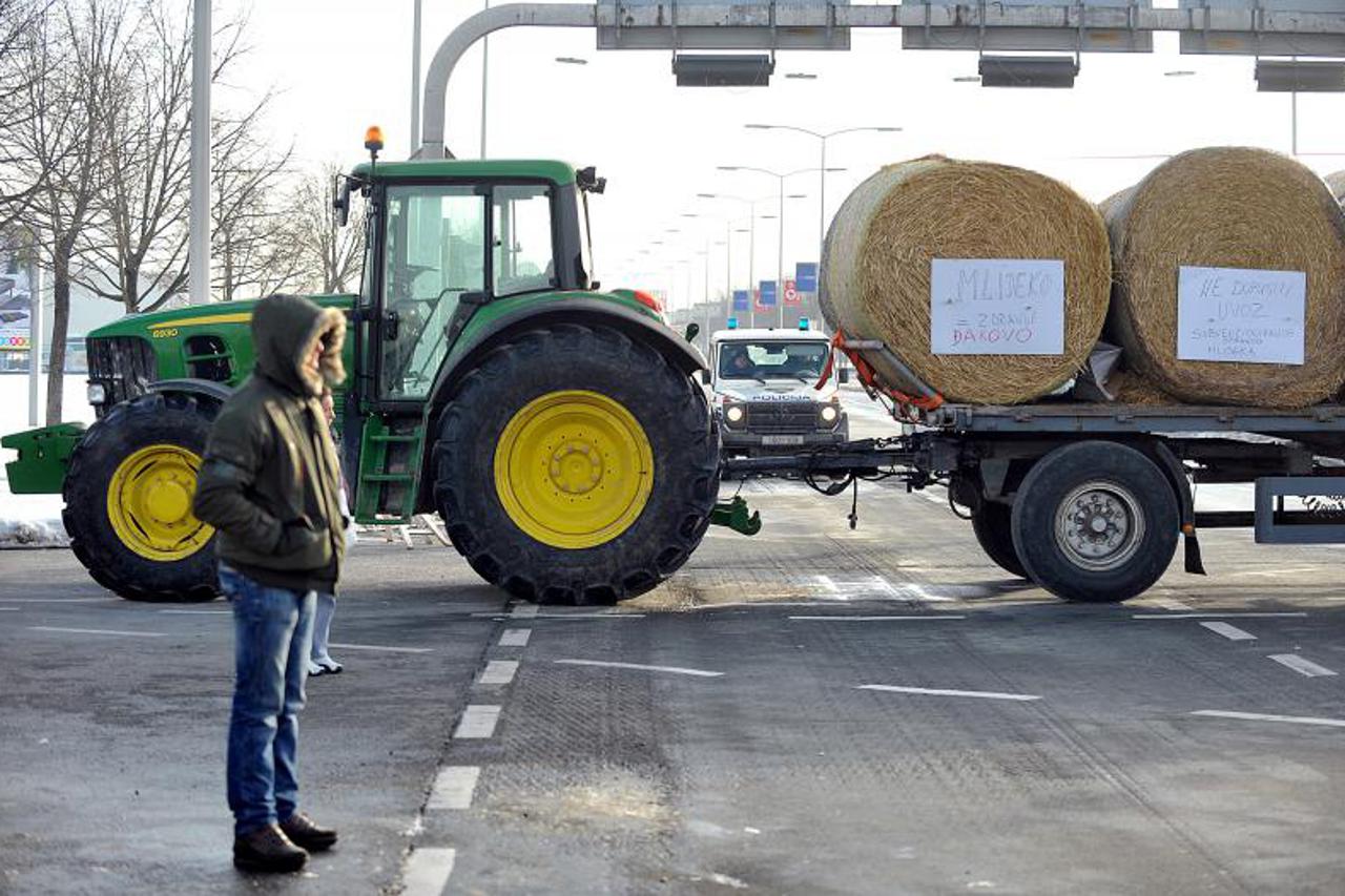 Prosvjed mljekara na Slavonskoj aveniji (1)