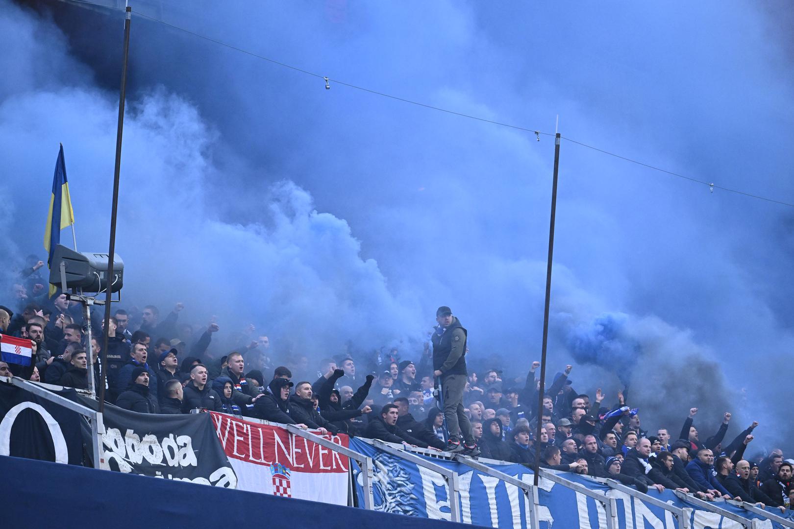 Navijači Dinama napravili su bakljadu