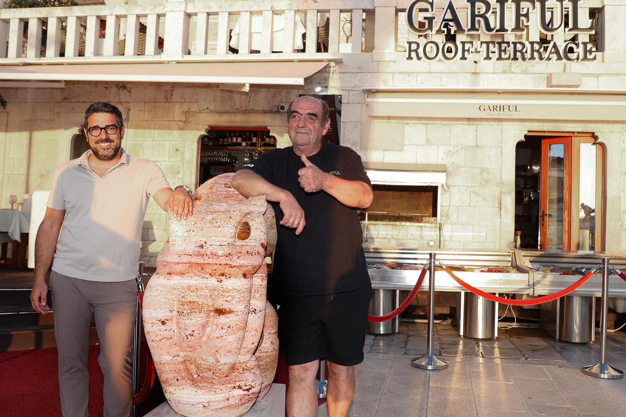 ARHIVA - 2023. Vlasnik restorana Gariful Ivan Gospodnetić i kuhar Dinko Petričević zvani Mijo