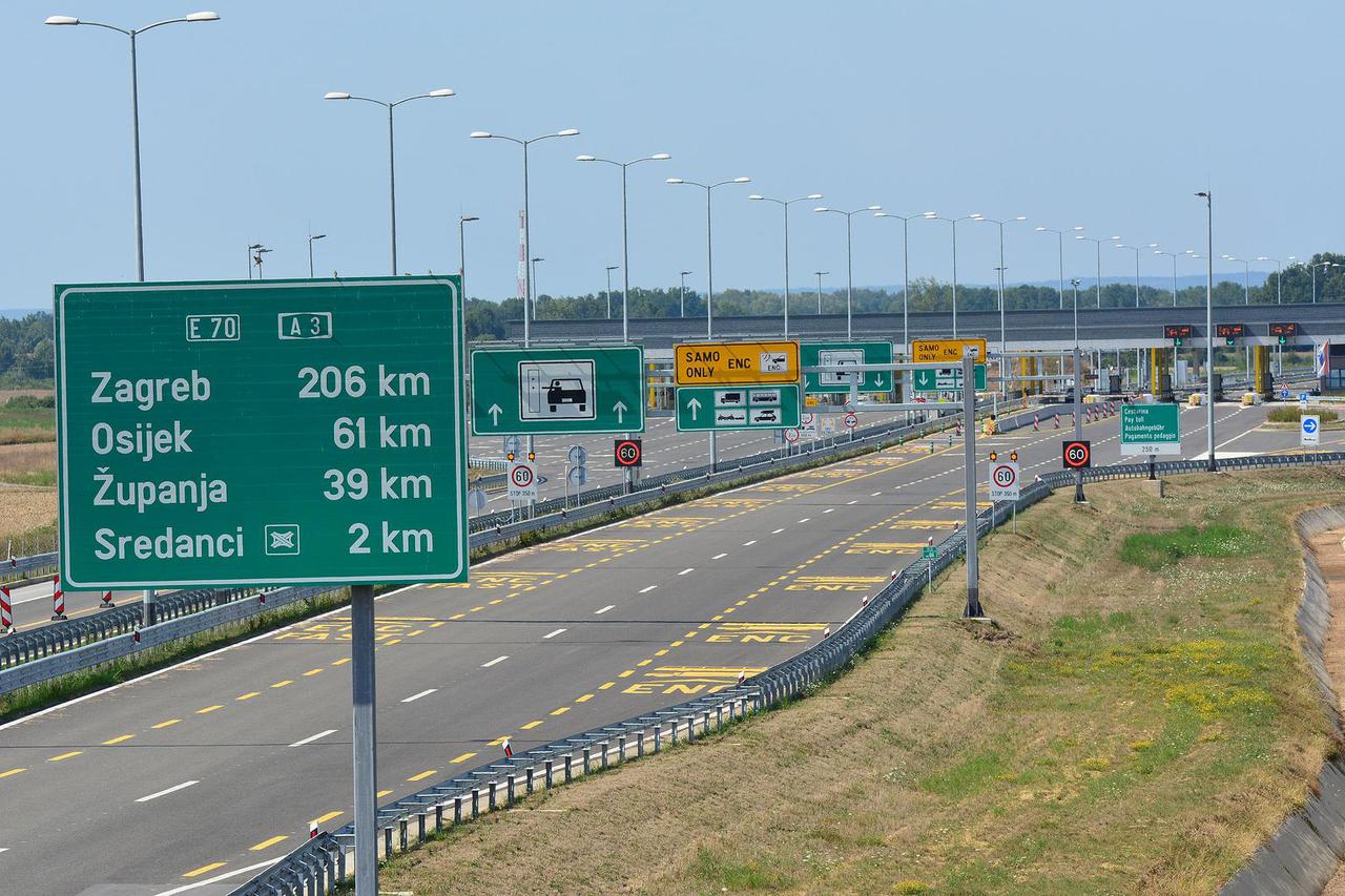 Grani?ni prijelaz i petlja Svilaj