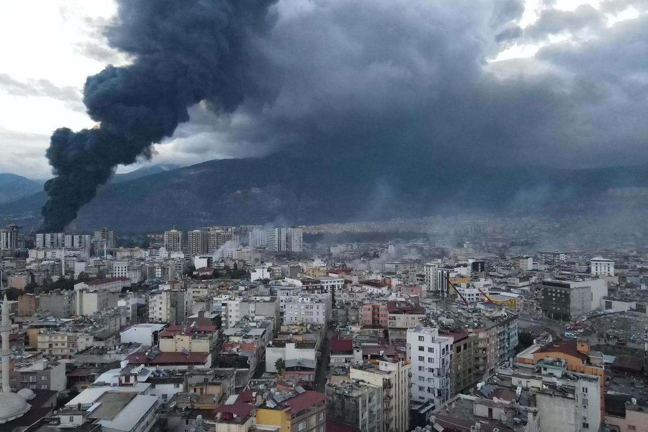 Fire Breaks Out In Iskenderu Port After Quake - Turkey