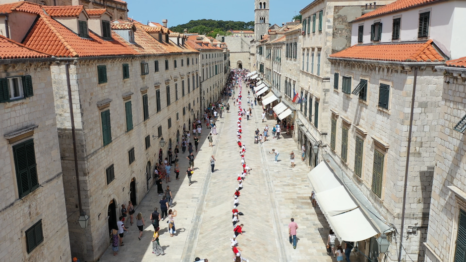 Više od 500 sportaša u Dubrovniku, Splitu i Zadru napravili gimnastičku špagu dugu 680 metara!