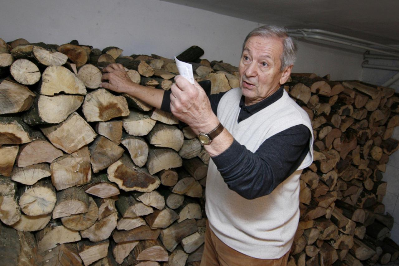 \'Koprivnica, 14.10.2010 - Stjepan Kanizanec prevaren je za nekoliko metara drva. Snimio: Marijan Suu009Aenj\'