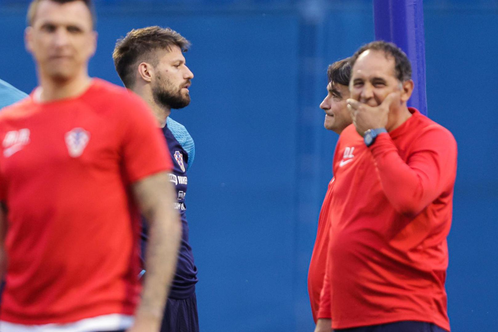 4. Nakon Europskog prvenstva 2021. godine je neko vrijeme bio izvan reprezentacije.