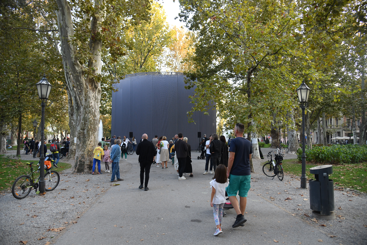 Zagreb: Predstavljena umjetnička instalacija Ivane Franke "Resonance of the Unforeseen"