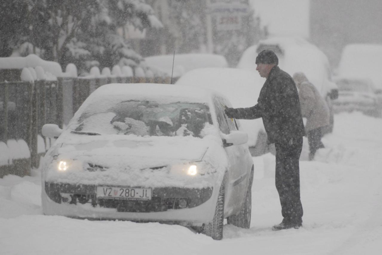 'unutrasnja, 19.12.2009., varazdin, snijeg koji pada cijeli dan izazvao je velike guzve u prometu i stvara probleme pjesacima Photo: Marko Jurinec/PIXSELL'