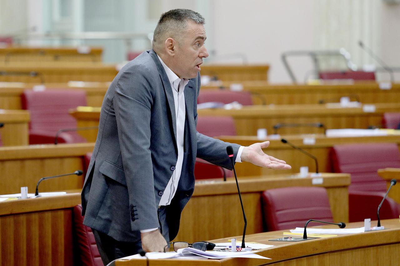 U sabornici se razvila žučna rasprava između zastupnika Mlinarića te Đakića i Deura