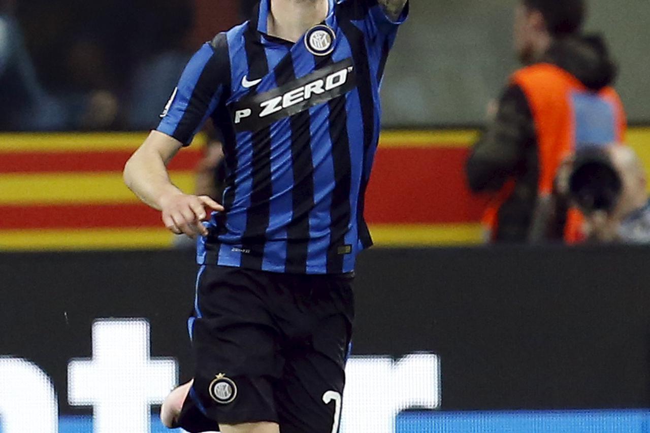 Football Soccer - Inter  Milan v Napoli  - San Siro  stadium, Milan, Italy- 16/04/16  -  Inter Milan's Marcelo Brozovic celebrates after scoring. REUTERS/Alessandro Garofalo  Picture Supplied by Action Images