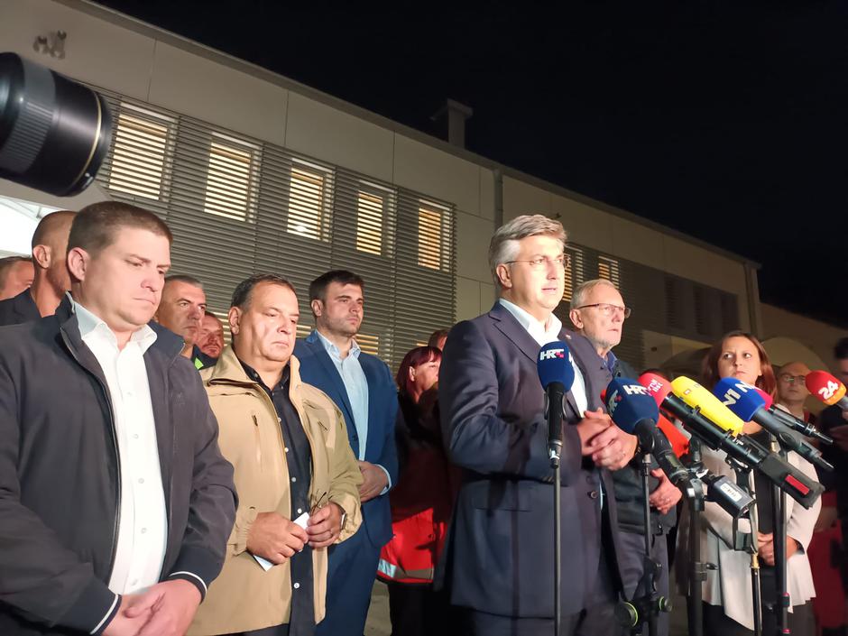 Premijer s ministrima o teškoj željezničkoj nesreći