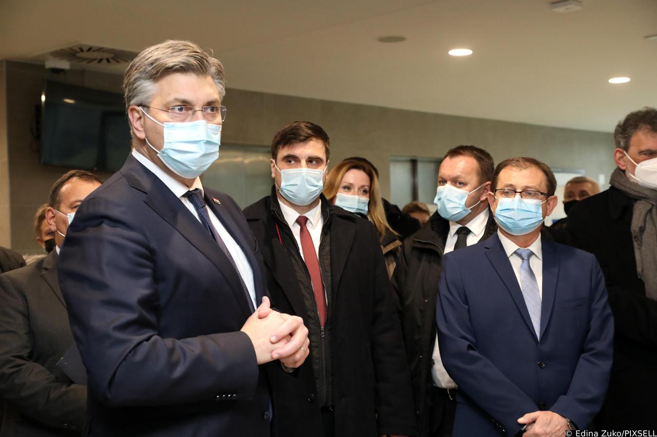 Plenković s kolegama obišao Opću bolnicu dr. Ivo Pedišić u Sisku 
