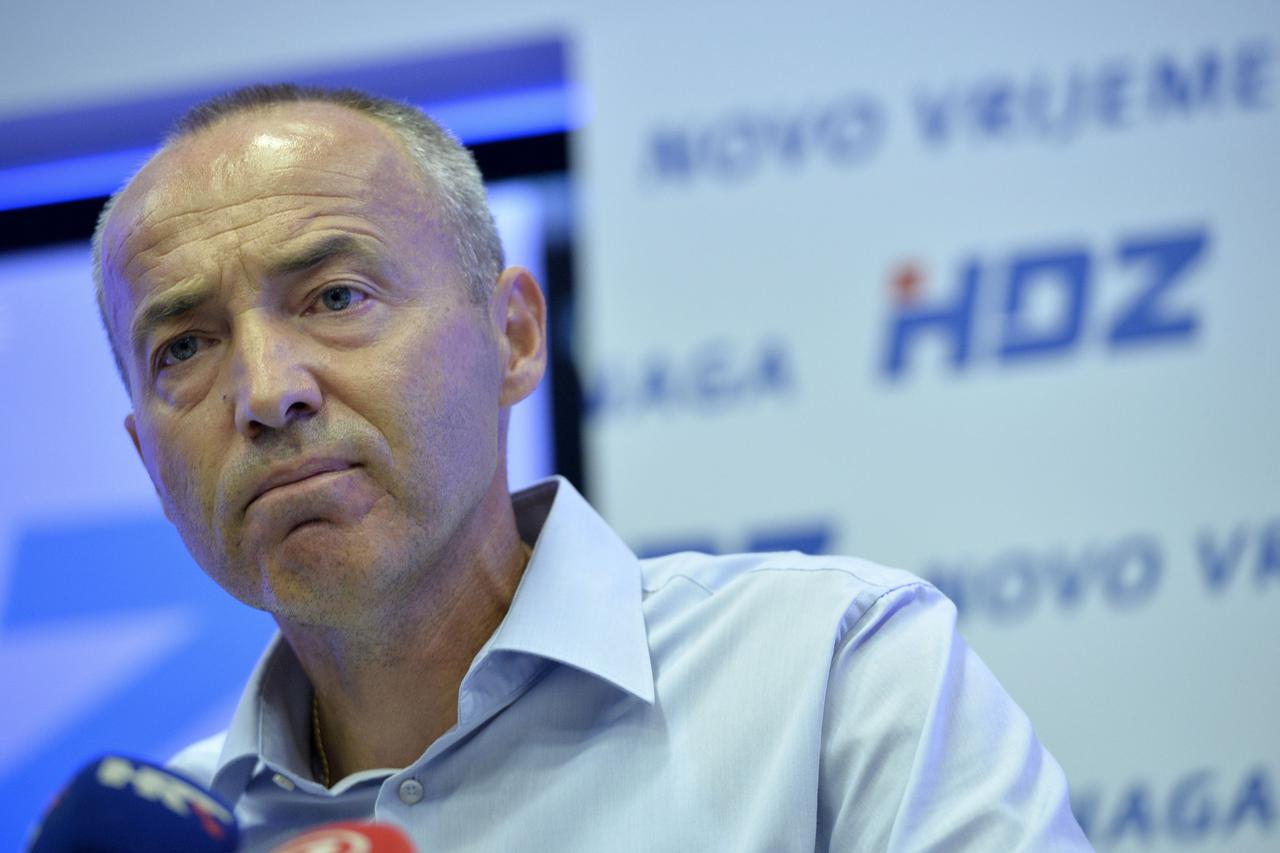 06.08.2014., Zagreb - Trg Zrtava fasizma, konferencija za medije HDZ-a povodom pada MiG-a 21. Konferenciji su nazocili general Damir Krsticevic i general Josip Stimac.  Photo: Marko Lukunic/PIXSELL