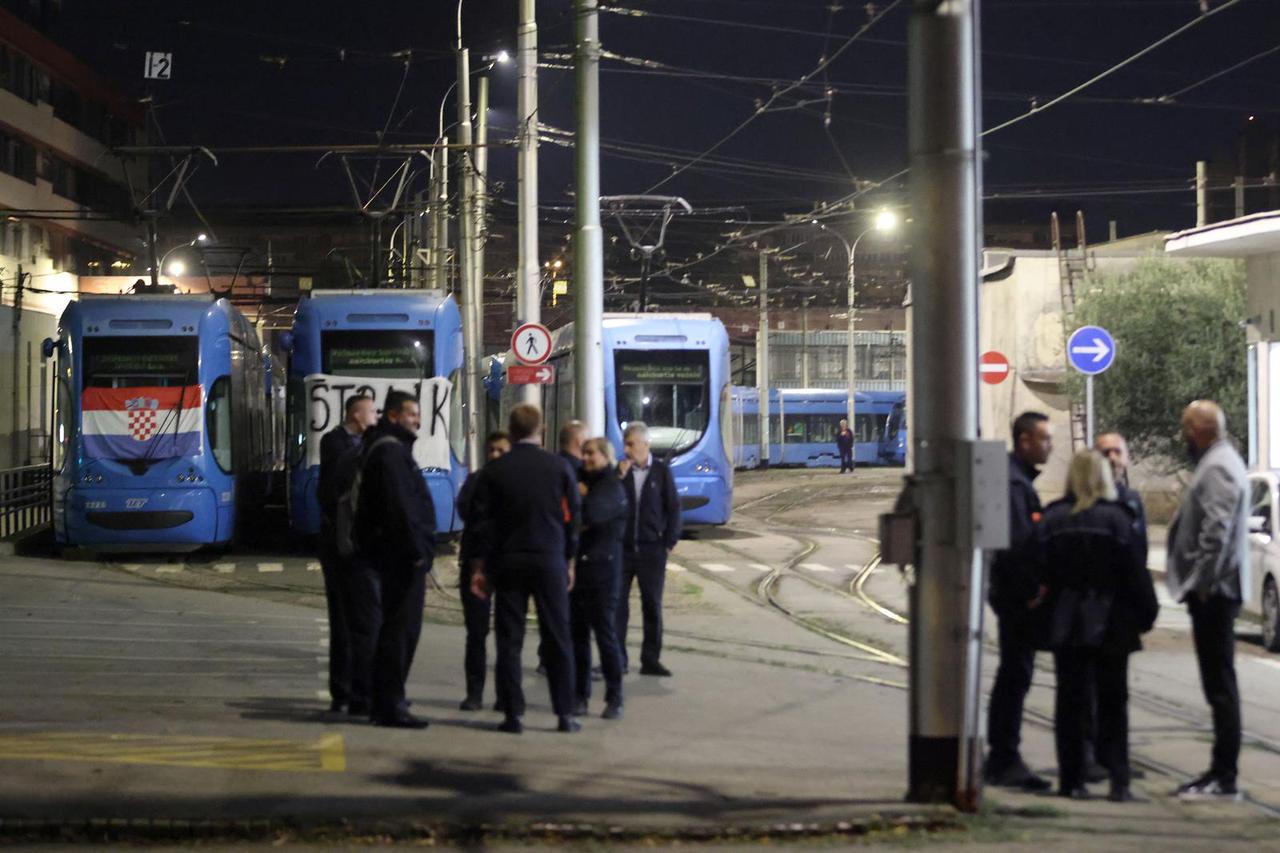 Zagreb: Štrajk vozača ZET-a, vozači tramvaji stoje na Remizi