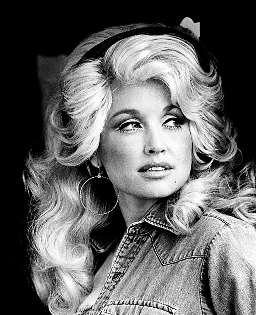 Dolly Parton, jedna od najvećih zvijezda country glazbe i jedna od najomiljenijih kantautorica svih vremena, danas slavi 80. rođendan. 