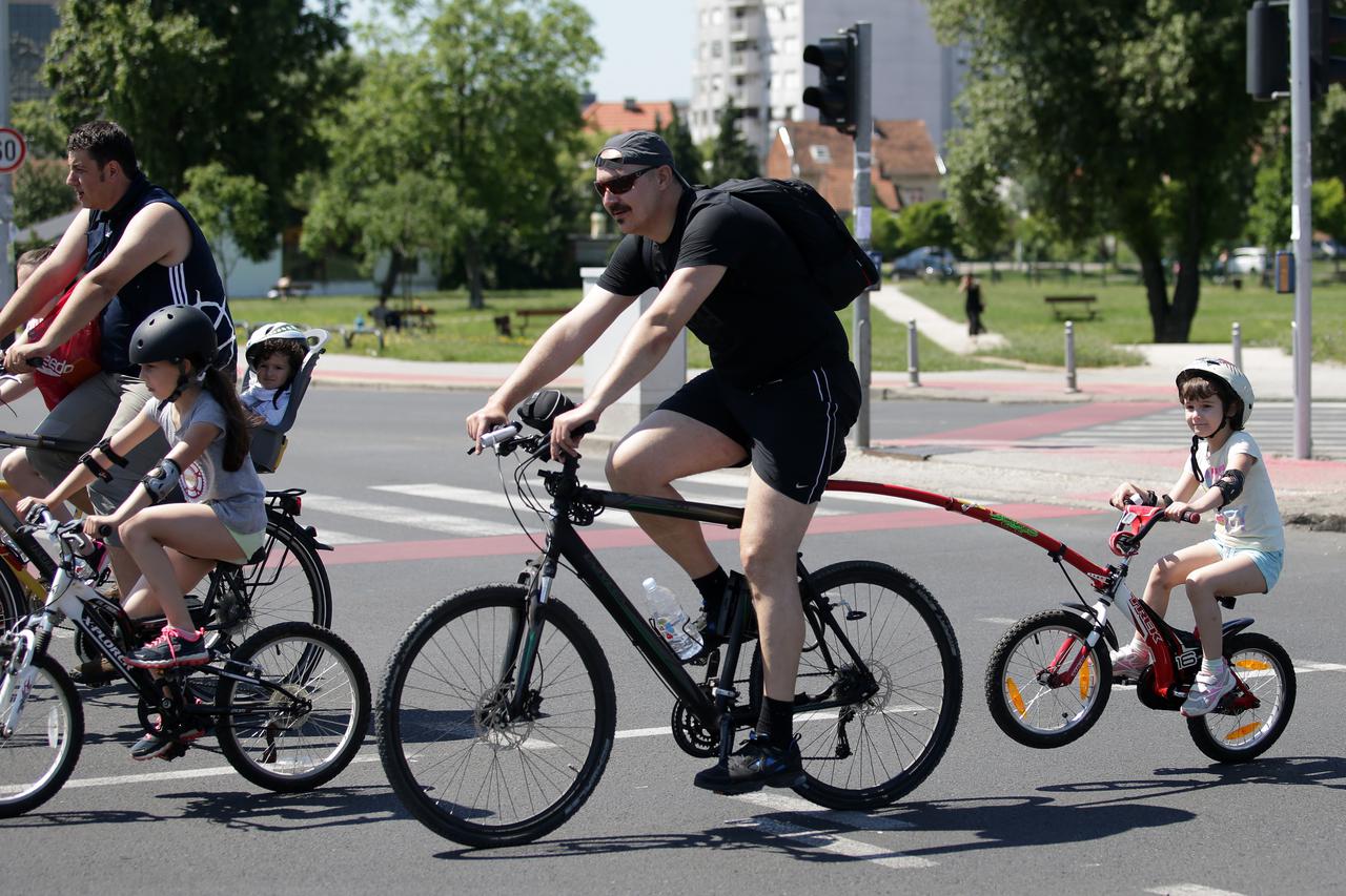 04.06.2016., Zagreb - 34. Vecernjakova biciklijada startala je s parkiralista kod Nacionalne sveucilisne knjiznice, a staza duga 12 kilometara zavrsava na Bundeku. Tisuce biciklista pedalira vec 34 godine sve od 1978. godine kada je biciklijada prvi puta 