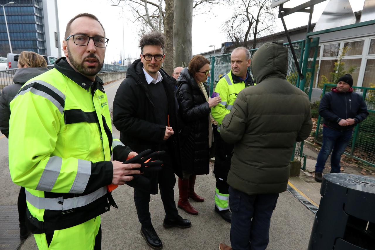 Prekinut štrajk, gradonačelnik Tomašević krenuo skupljati otpad s radnicima Čistoće