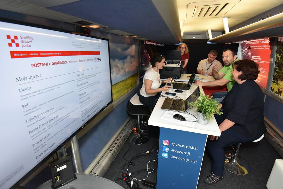 Večernjakov digitalni bus
