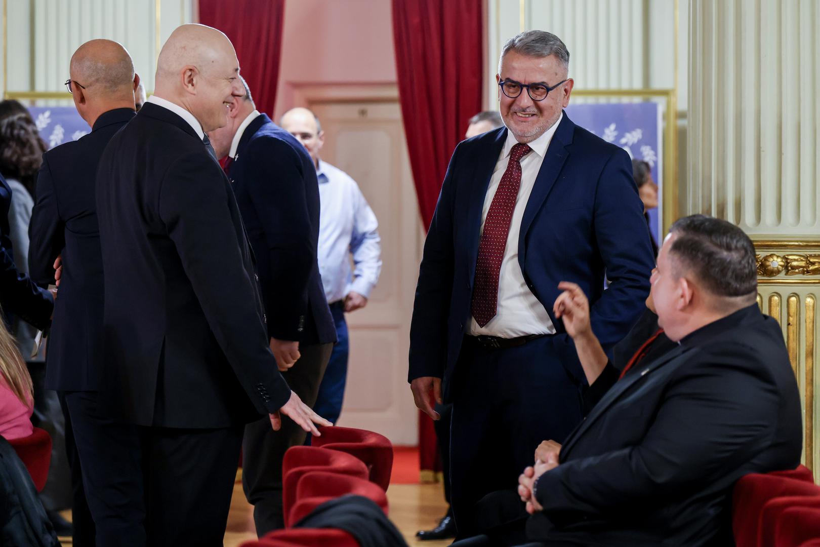 Knjigu su objavili Hrvatsko biblijsko društvo iz Zagreba, splitska nakladna kuća Verbum i Naša ognjišta iz Tomislavgrada