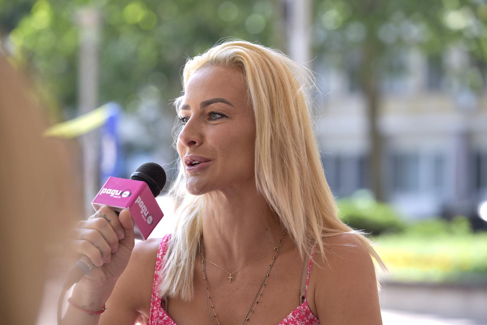 Na kraju je otkrila OnlyFans, platformu na kojoj prodaje svoje eksplicitne fotografije i videe.