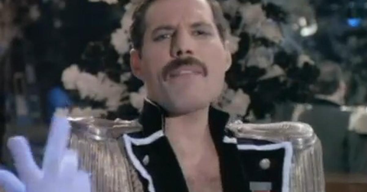 Фредди меркури on my own. Freddie Mercury Living on my own. Фредди Меркьюри Living on my own. Кикабидзе Фредди Меркьюри. Freddie Mercury Birthday in Munich.