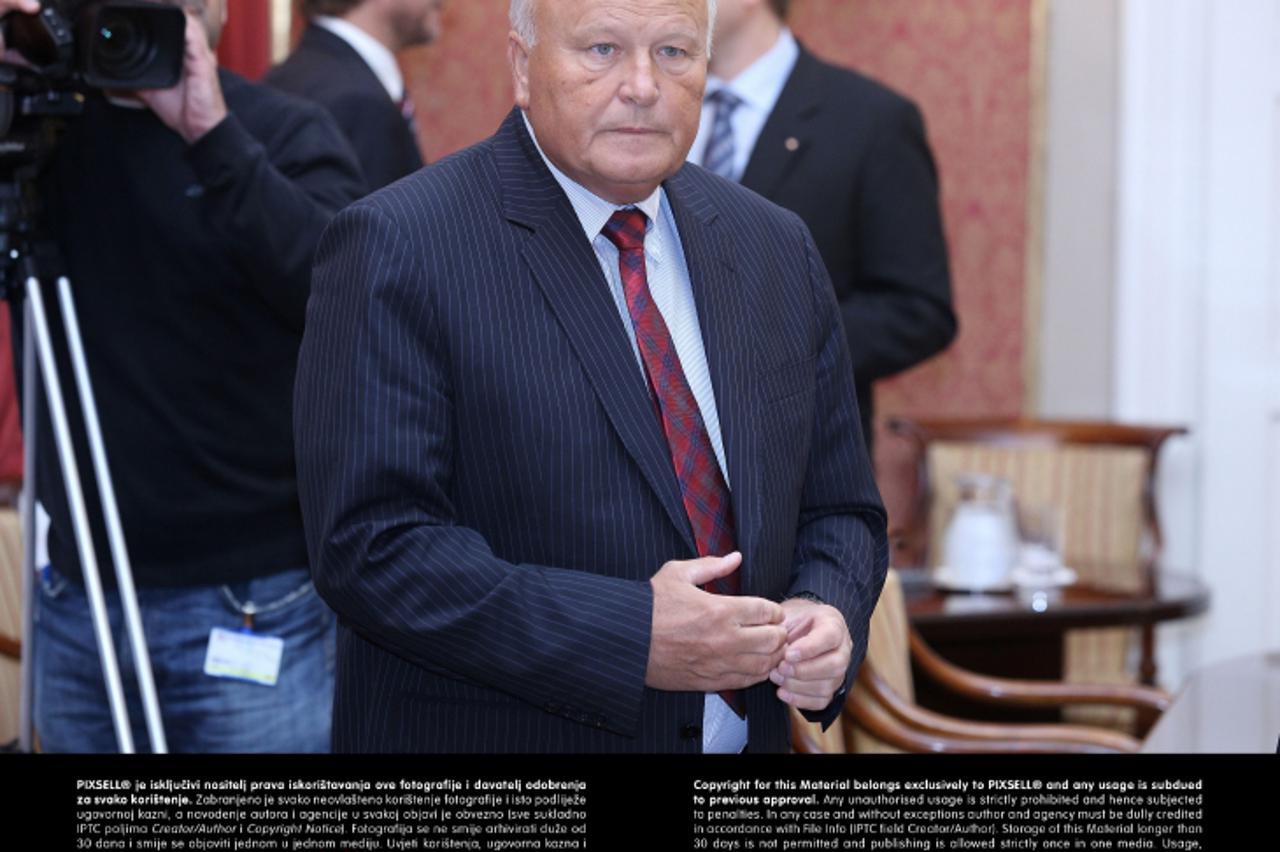 '12.09.2013., Zagreb - Redovna sjednica Vlade RH u Banskim dvorima. Slavko Linic.  Photo: Marko Lukunic/PIXSELL'