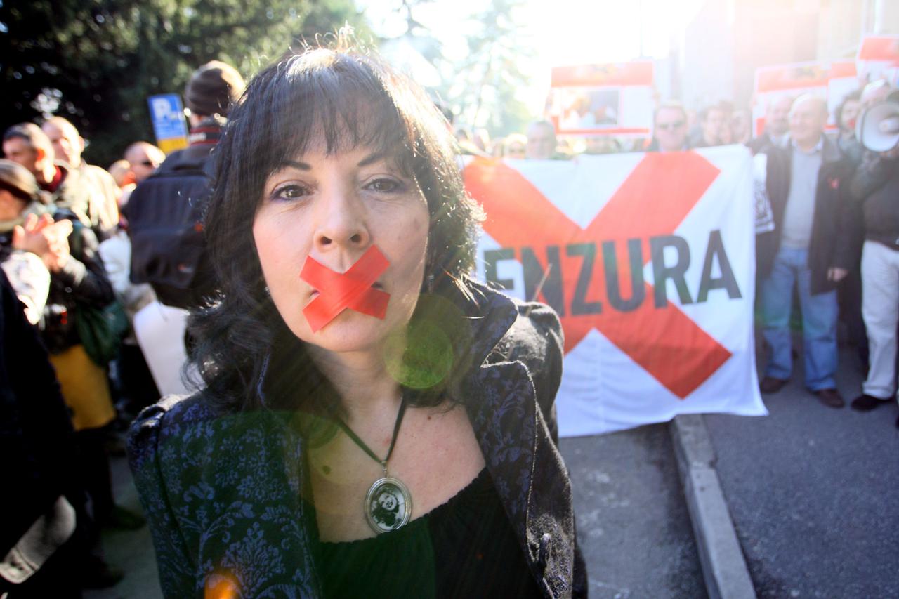 Zagreb: Prosvjednici protiv cenzure u novinarstvu krenuli prema Ministarstvu