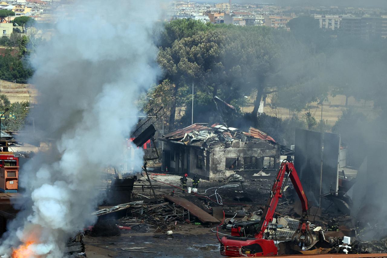 Rome, strong explosion in a petrol station in Villa de Santis in via Gordiani